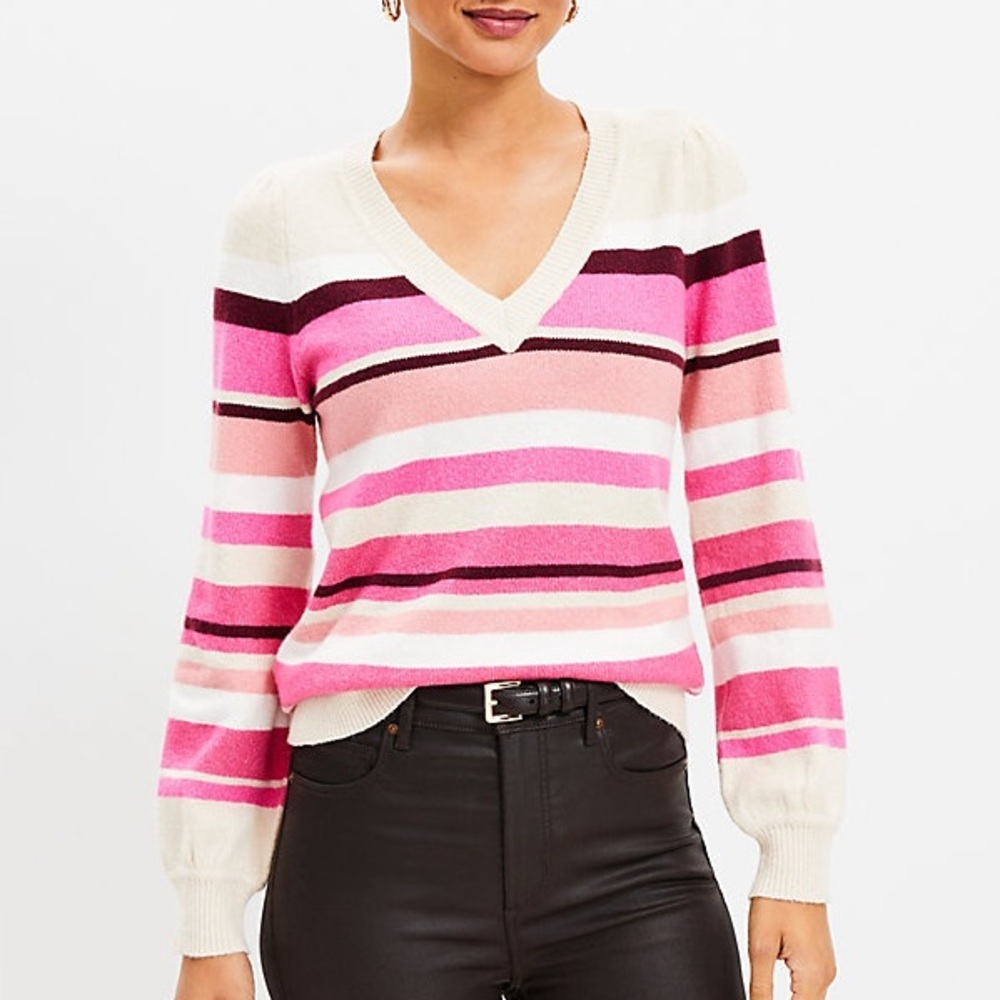 NWT Loft Stripe Relaxed V-Neck Sweater in Beachside Khaki Heather Size S